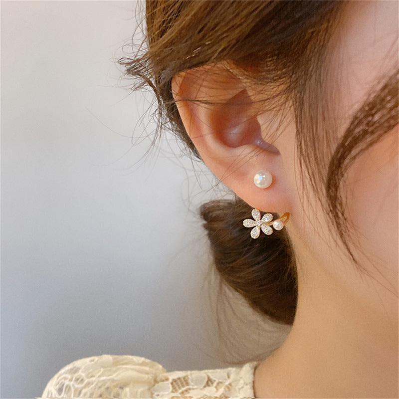 Latest Stylish White Pearl Flower Earrings for Women and Girls (15435er)